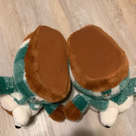 NEW Fluffy Wolf Slippers - Picture 2 of 3